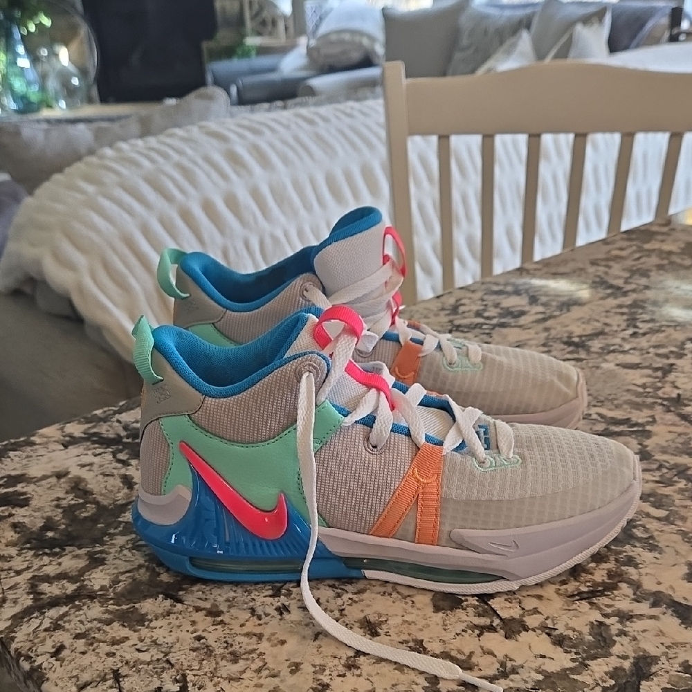 Nike US 7Y Shoes